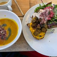 Small soup abs pumpkin tempeh sandwich   at Plenty in The Hague
