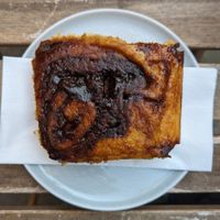 sticky cinnamon roll at Plenty in The Hague