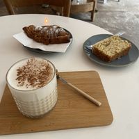 Almond croissant (good, but a bit overbaked), lime/coconut cake (lacked flavour) and chai latte (tasty) at Plenty in The Hague