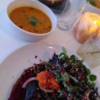 Aubergine Sandwich en Linzensoep at Plenty in The Hague