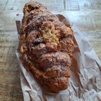 Für den nächsten Tag als Frühstück hatte ich mir ein Mandelcroissant mitgenommen 💚, auch sehr lecker. at Plenty in The Hague