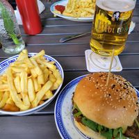 Vegan burger and fries at Burgeramt in Trier