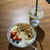 coco bowl & oat milk latte at Juice Dudes in Barcelona