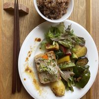 Soja-Hackbraten an Gemüse mit braunem Reis  at Shoji Cafe Sora in Takamatsu
