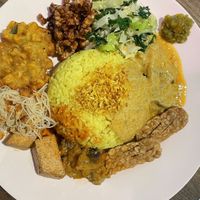 Auge isst mit  at Sayur in Gothenburg