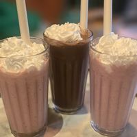 Strawberry and Chocolate shakes at Vegan Heroes in Eindhoven