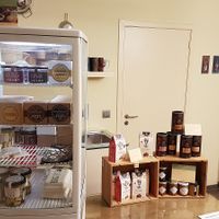 inside the shop at Zuiver Genieten in Aalter