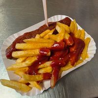 Vegane Currywurst mit Pommes at Curry 36 in Berlin