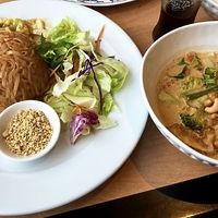 (VE + GF) Tofu Pad Thai & Tofu Massaman Curry  at Rim Nam Thai in Hebden Bridge