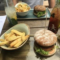 Vorderer Burger ist vegan  at Hans im Glück in Bielefeld