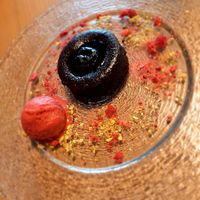 Coulant d chocolate con helado d frambuesa #Veganuary at BLoved Veggie Corner in Madrid