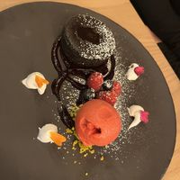 extasis de chocolate y helado de frambuesas  at BLoved Veggie Corner in Madrid