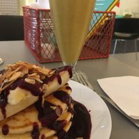 Blueberry banana pancakes and the superman smoothie at Haley's Comet Breakfast Club in The Hague