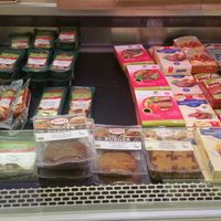 Refrigerated vegan section at l'Ultimo Bacio in Winterthur