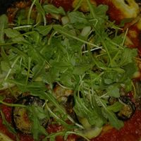 Vegan pizza       Lleva rúcula, berenjena, champiñones y espárragos blancos. La masa de la pizza es muy fina at Bla Bla Cafe in Ferrol