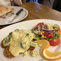 Veganes Schnitze mit Hollandaise   at Pizzeria Trattoria Sorrentino in Cologne
