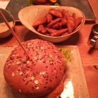 Vegan "Zeitgeist" burger with chicken patty at Hans im Glück in Dortmund