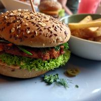 Weltenbummler mit Gemüsepatty und Pommes at Hans im Glück in Dortmund