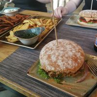 Burger "Kutscher" + Pfund Pommes at Hans im Glück in Dortmund