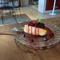 cheesecake at Eqvilibrivm Cafe in Barcelona