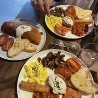 English breakfast & chickpea omelette💚 at Eqvilibrivm Cafe in Barcelona