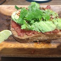 Tostada de aguacate con lima, cilantro y almendra. at Eqvilibrivm Cafe in Barcelona