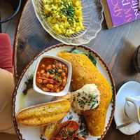 Omelette with baked beans and scrambled tofu as a side dish at Eqvilibrivm Cafe in Barcelona