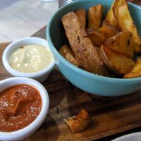 Crispy potatoes at Eqvilibrivm Cafe in Barcelona