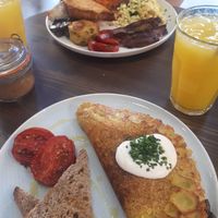 Omlet and full breakfast at Eqvilibrivm Cafe in Barcelona
