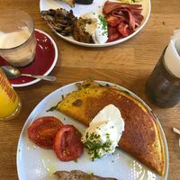 full english and omelet at Eqvilibrivm Cafe in Barcelona