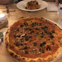 Cheese-less pizza and pasta at Pisco in Vila Do Bispo