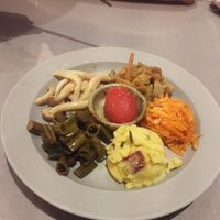 assiette d'hors d'œuvres offerte  at Mumokuteki Vegan Cafe in Kyoto