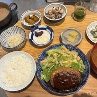 Tofu burger set, with a chai teaa  at Mumokuteki Vegan Cafe in Kyoto