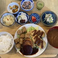 The main set with all the fried things   at Mumokuteki Vegan Cafe in Kyoto