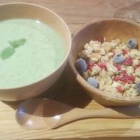 Granola with avocado-spinach-smoothie at Mumokuteki Vegan Cafe in Kyoto