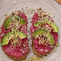 Tostadas con hummus de remolacha. at PLANT SHACK - Altea in Altea