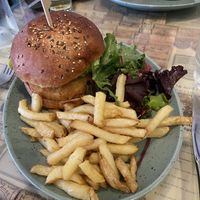 Burger with fries (front) / vegetables (back)  at Daily Gourmand in Vannes