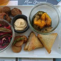 Very nice and varied vegan plate at Daily Gourmand in Vannes
