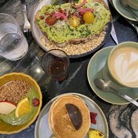 Vegan brunch with guacamole toast, pancakes, green bowl  at Contrast in Bordeaux