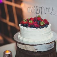 wedding cake at Happy Bellies Bake Shop in Appleton