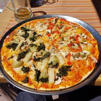 Vegan Argentinian-style pizza, with vegan "cheese" at Pronto Factory in Rincon De La Victoria