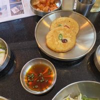 Lentil cakes are so good    at Neungra Babsang 능라밥상 in Seoul