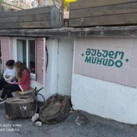 מקום מגניב לקחת ולשבת בכיכר ליד ,ולהתענג עם הנגנים ברקע at Muhudo Falafel Shop in Tbilisi