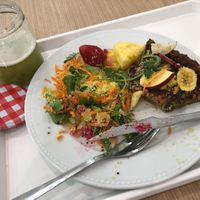 Vegan quiche with cucus salad, some fruits and pineapple lemonade with mint leaves at Green City in Aveiro