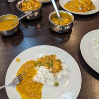 Chapatis, dal, matar paneer, cauliflower and potato at Singh Chapati in Tanah Rata
