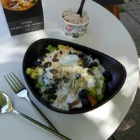 Lunch offer individual bowl + ice cream at Yuícery - Hospitalstraße in Stuttgart
