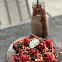 red vegan waffle at Yuícery - Hospitalstraße in Stuttgart