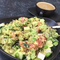 Bowl with quinoa, avocado, edamame, tomato (...) and amazing creamy souse 🥰 at Yuícery - Hospitalstraße in Stuttgart