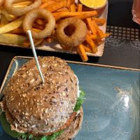 Der Crunchige mit Frittenmix at Peter Pane in Kassel