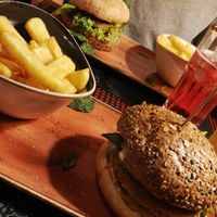 Burger mit Pommes at Peter Pane in Kassel